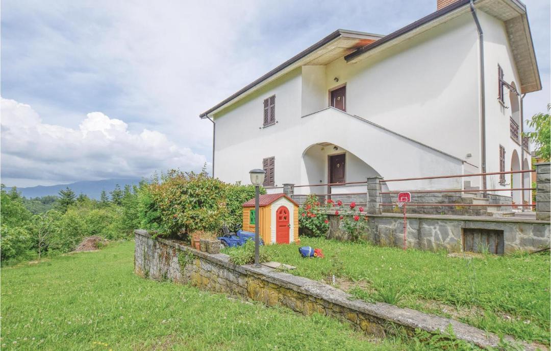 Photo of Buildings in Tavarone