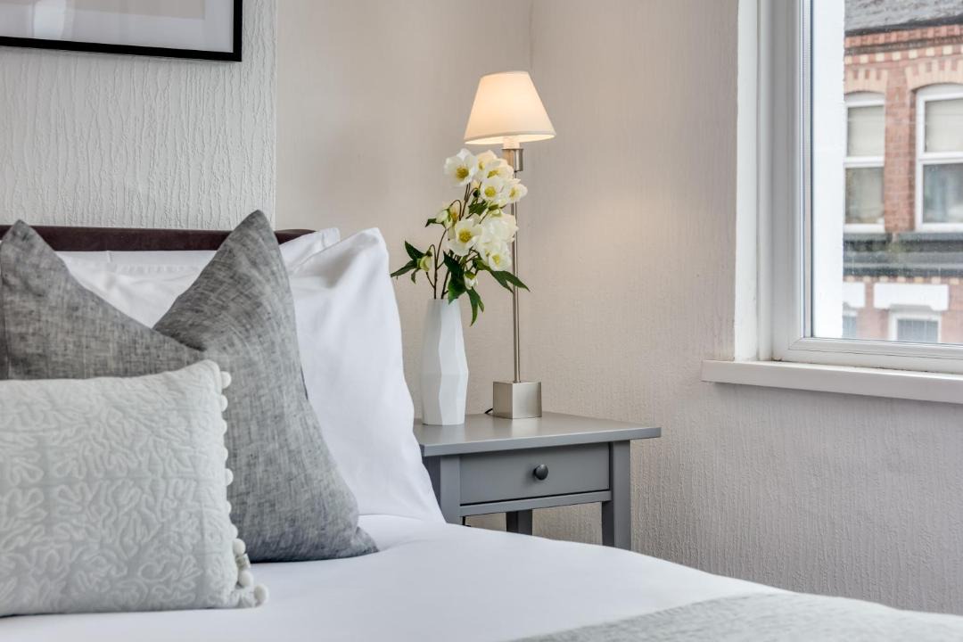 Photo of Bedroom in Queens Quarter