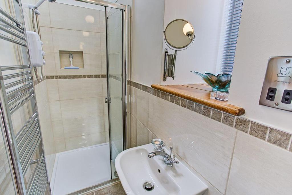 Photo of Bathroom in Rhoscolyn
