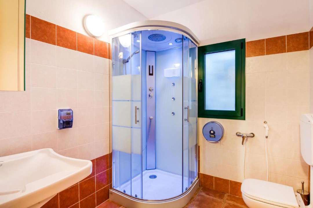 Photo of Bathroom in Marone