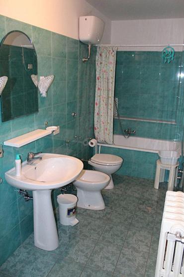 Photo of Bathroom in Sutri