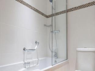 Photo of Bathroom in Sandford-on-Thames