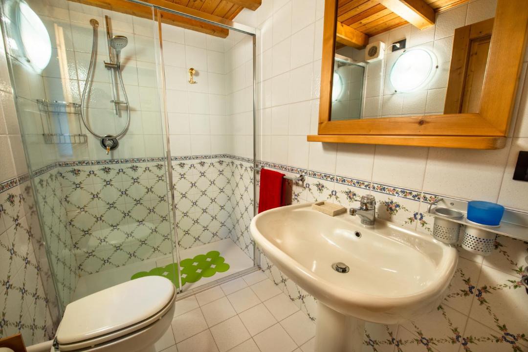 Photo of Bathroom in Peio