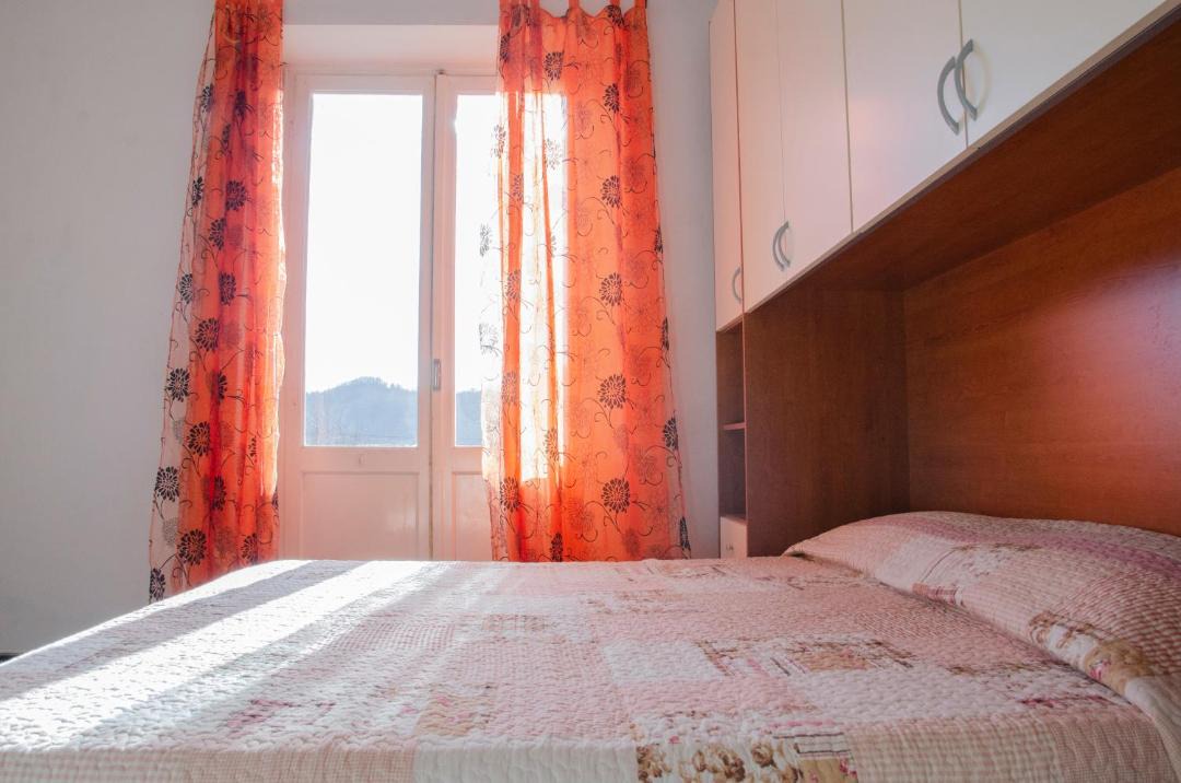Photo of Bedroom in Varese Ligure