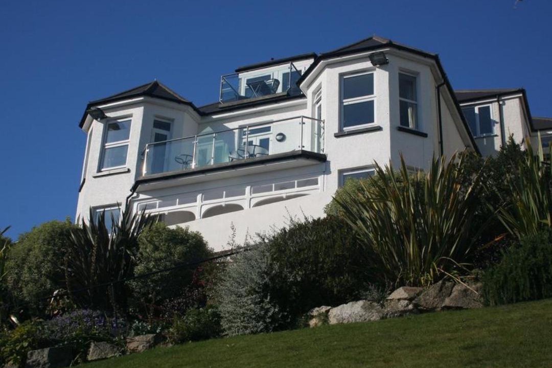 Photo of Buildings in West Looe