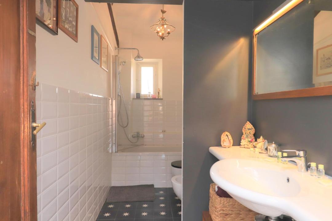 Photo of Bathroom in Esquilino