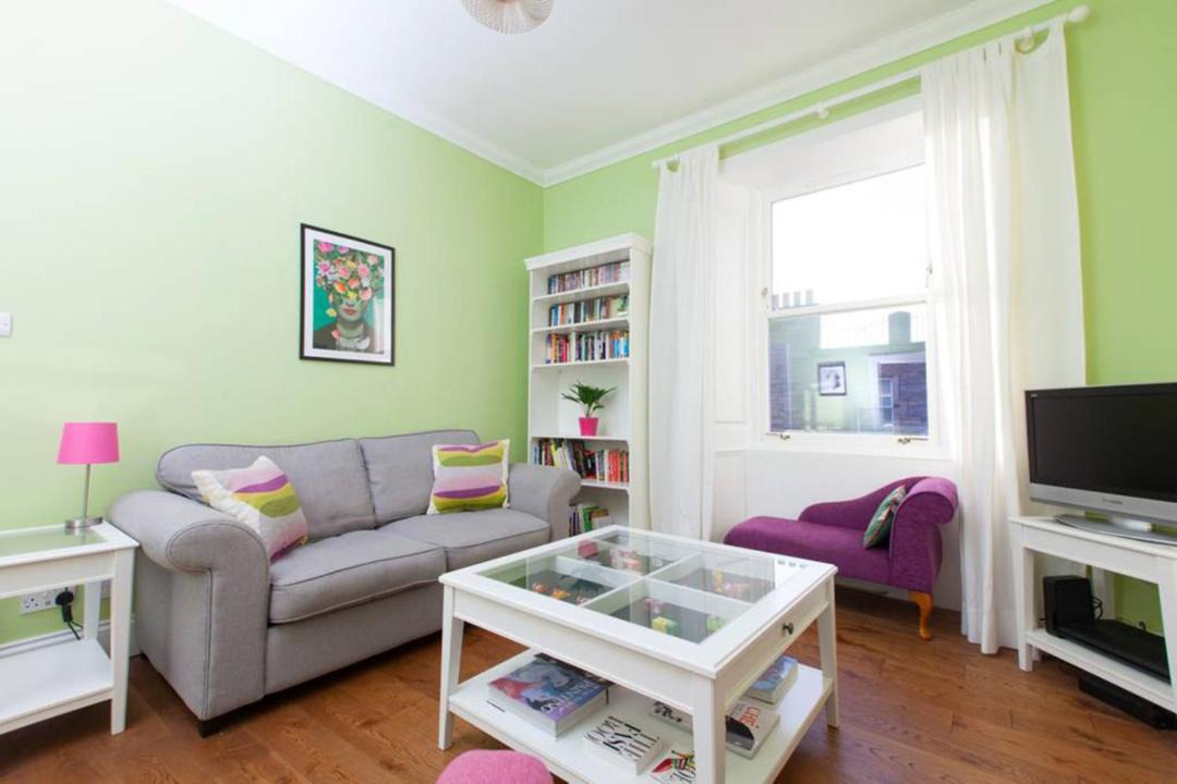 Photo of Livingroom in Newington