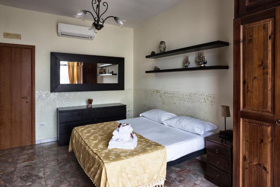 Photo of Bedroom in Naples City Centre