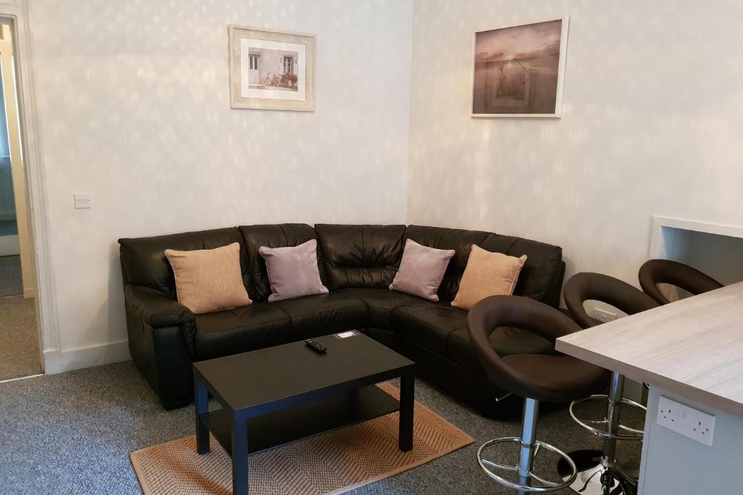 Photo of Livingroom in Newington
