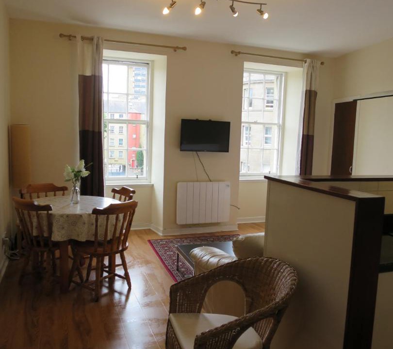 Photo of Livingroom in Newington