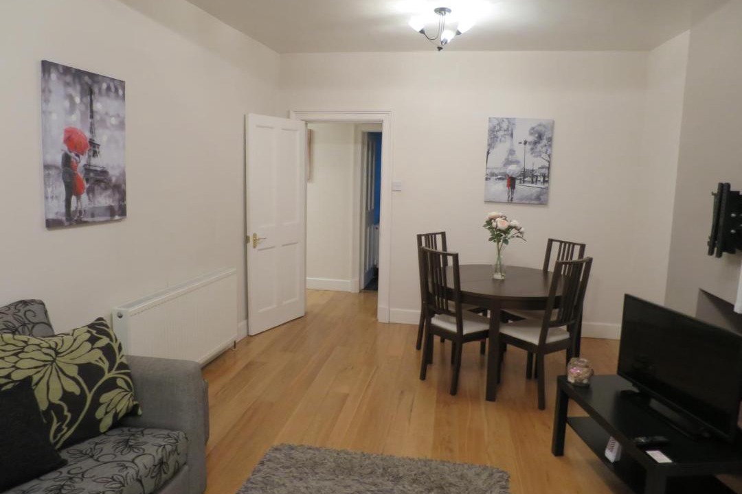 Photo of Livingroom in Newington