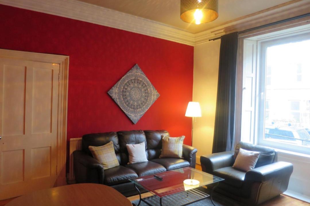 Photo of Livingroom in Newington