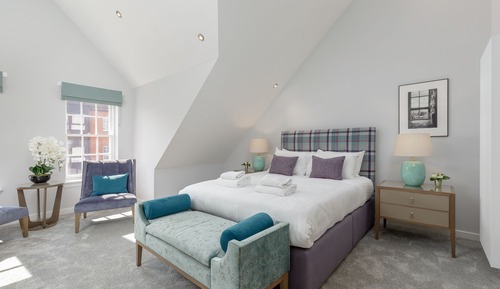 Penthouse 2 Bed Apartment with Balcony