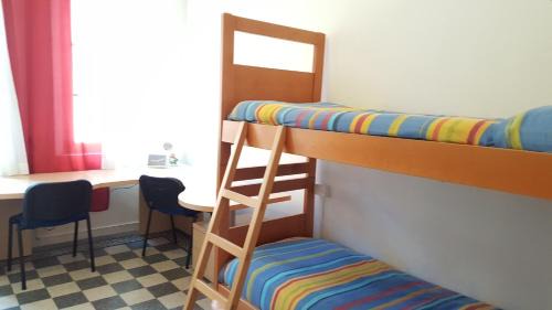 Budget Twin Room with Air-Conditioning