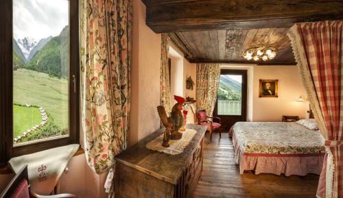 Deluxe Double or Twin Room with Mountain View
