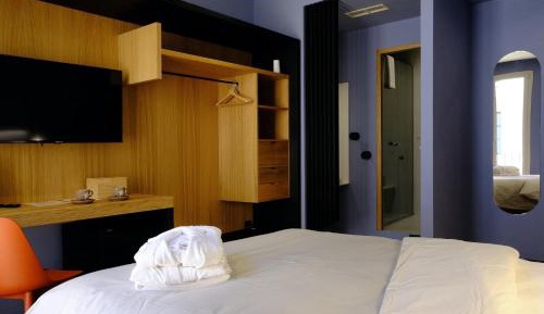 Double Room with Private Bathroom