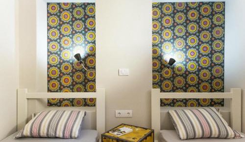 Standard Twin Room with Shared Bathroom