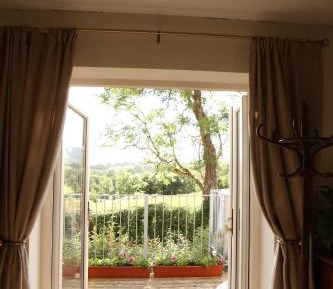 Apartment with Mountain View
