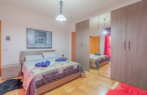 Arenella Villa | Accessible Villa "Franca Zona Arenella" with Private Terrace & Wi-Fi