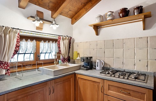 Rabbi Apartment | "Chalet Berghof Laret Arnica" with Whirpool and Wi-Fi