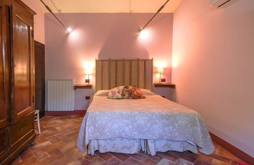 Asciano Villa | Nice apartment in villa for 2 guests with pool, WIFI, A/C, TV, pets allowed and parking