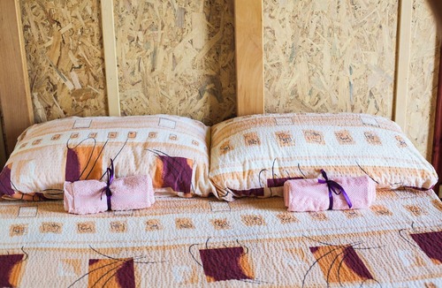 Novi Beograd Boat Rental | Cozy Hostel at the Danube river10 min to downtown Belgrade in the park USCE