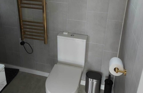 Enniskillen Cabin | LakEscape -- Luxury Waterfront Self Catering Cabin - ROMA