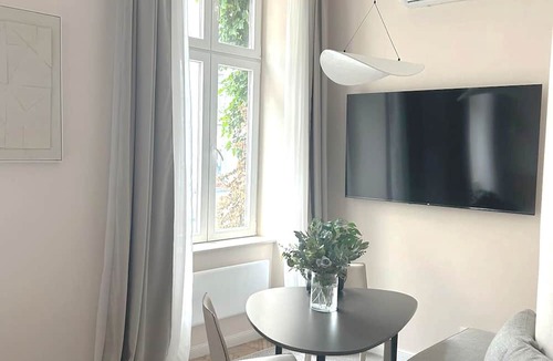 Vracar Apartment | Superstring Design Suite in Prime Location