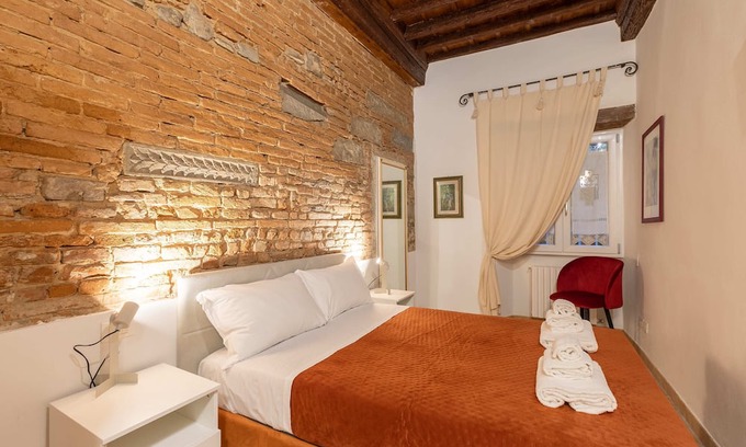 Santa Croce Apartment | SANTACROCE Nest-Hosted by Sweetstay